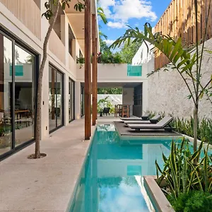 https://villa-new-luxury-5-bedroom-with-private-pool-jacuzzi.tulum-hotels.net